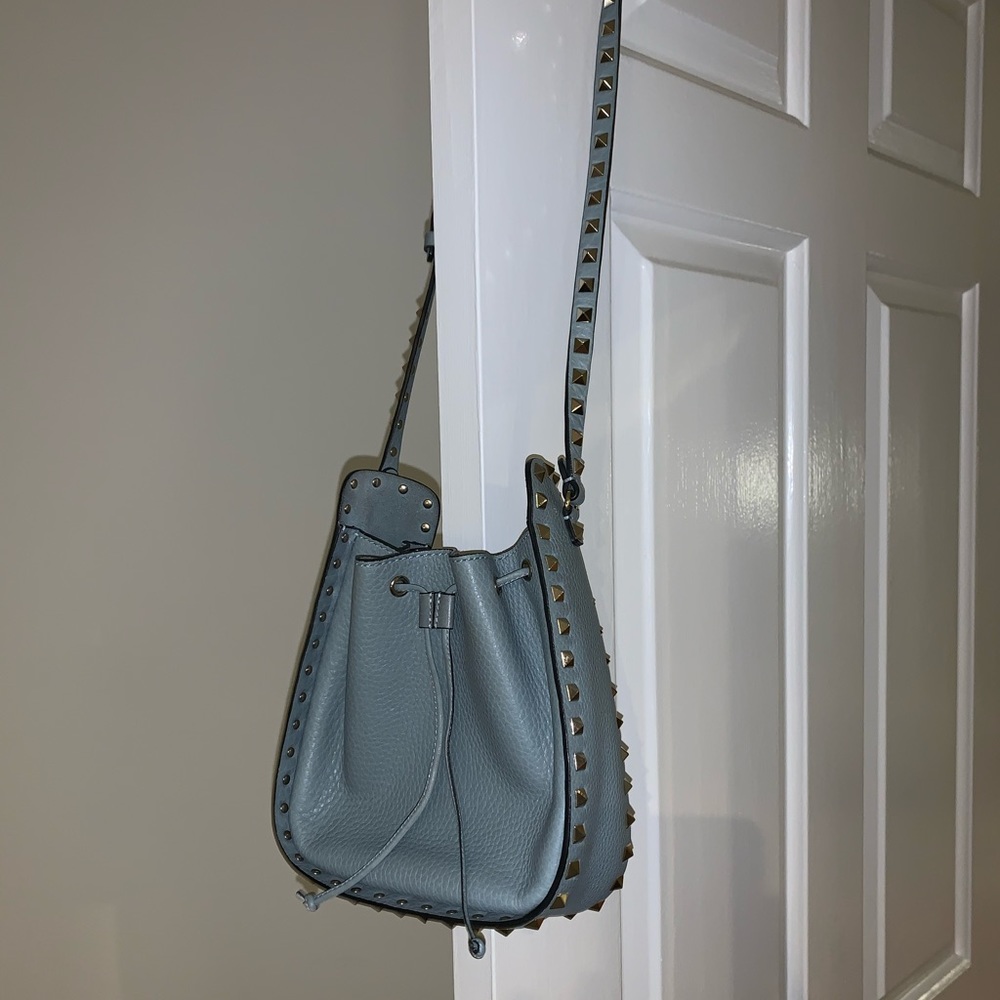Valentino Garavani
Small Rockstud Bucket Bag
